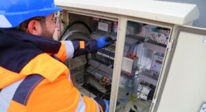 ogranicznik przepięć SPD zamontowany w rozdzielnicy elektrycznej