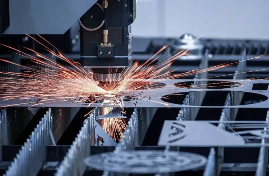Cięcie laserowe czy wykrawanie blach - od czego zależy opłacalność technologii?